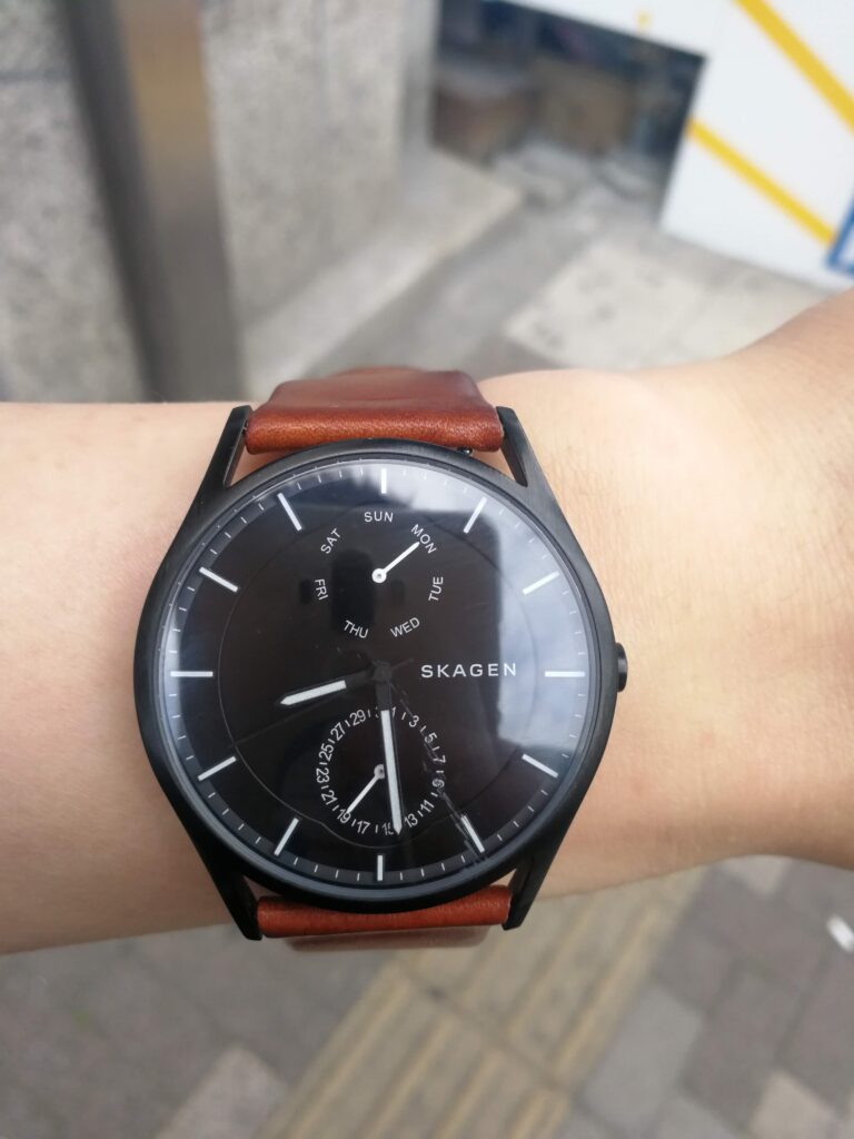 손목시계. 시간은 무섭게 흘러간다